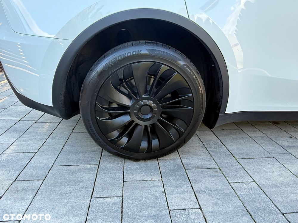 Tesla Model Y - 17
