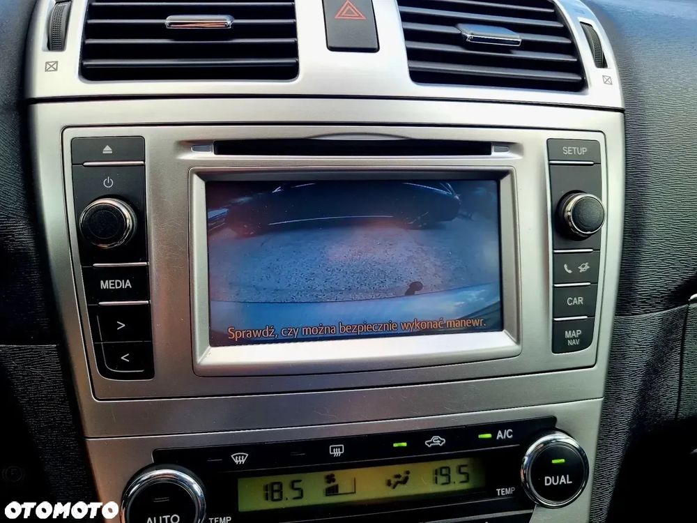 Toyota Avensis 1.8 Premium - 20