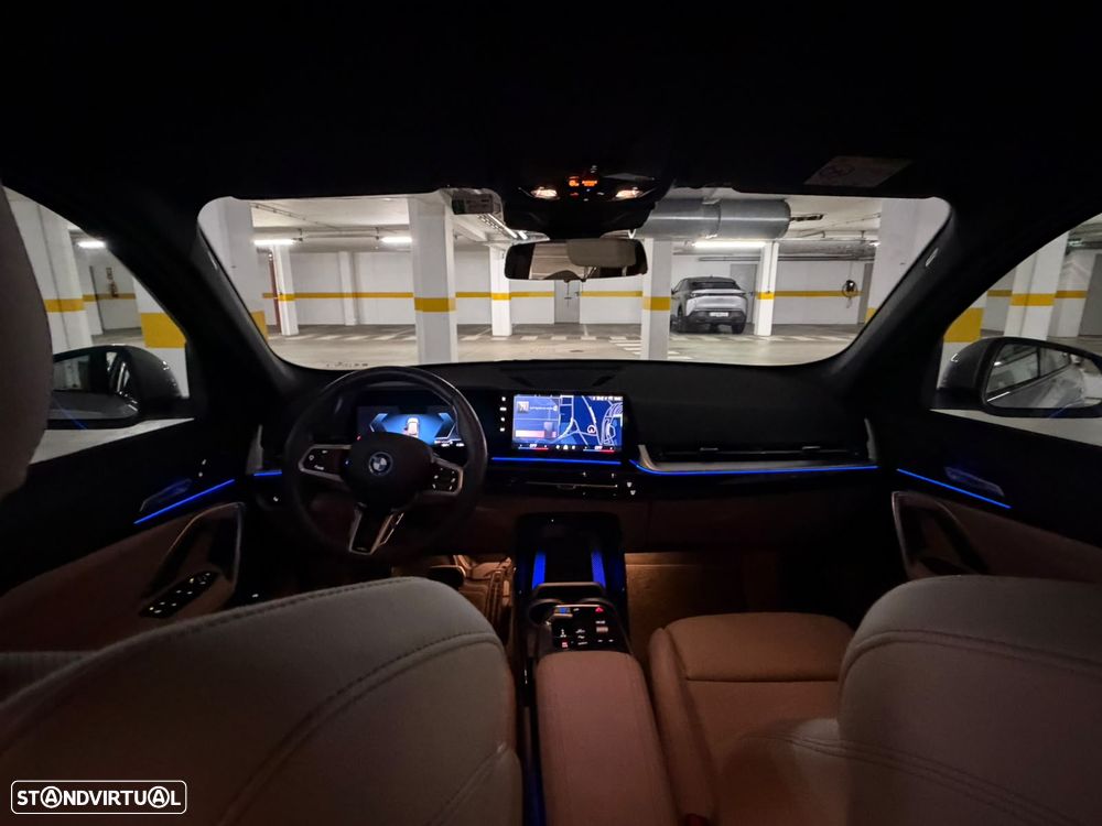 BMW iX1 eDrive20 Pack Desportivo M - 12