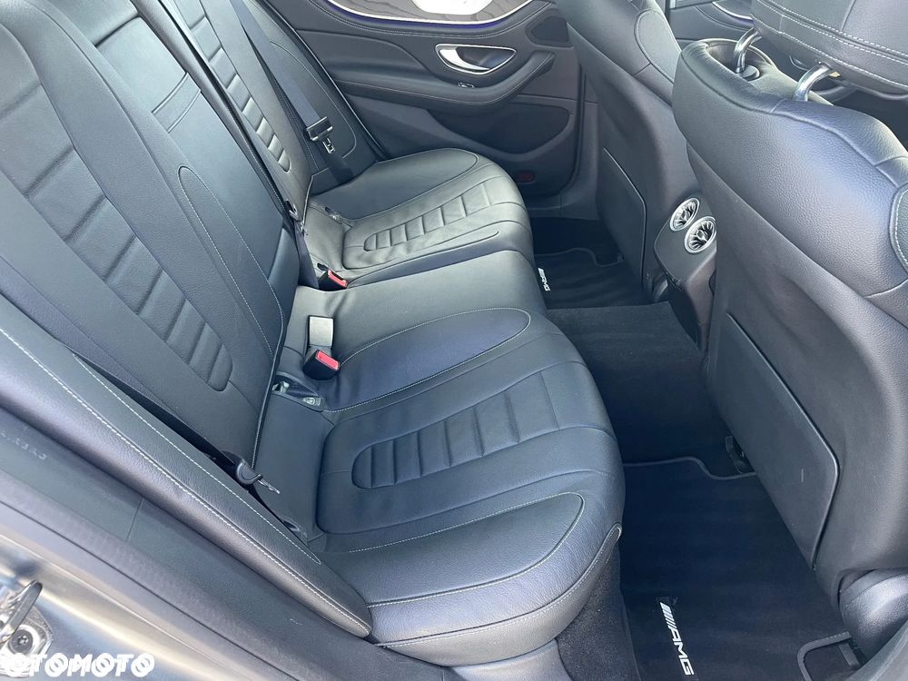 Mercedes-Benz CLS 300 d 4Matic 9G-TRONIC AMG Line - 24