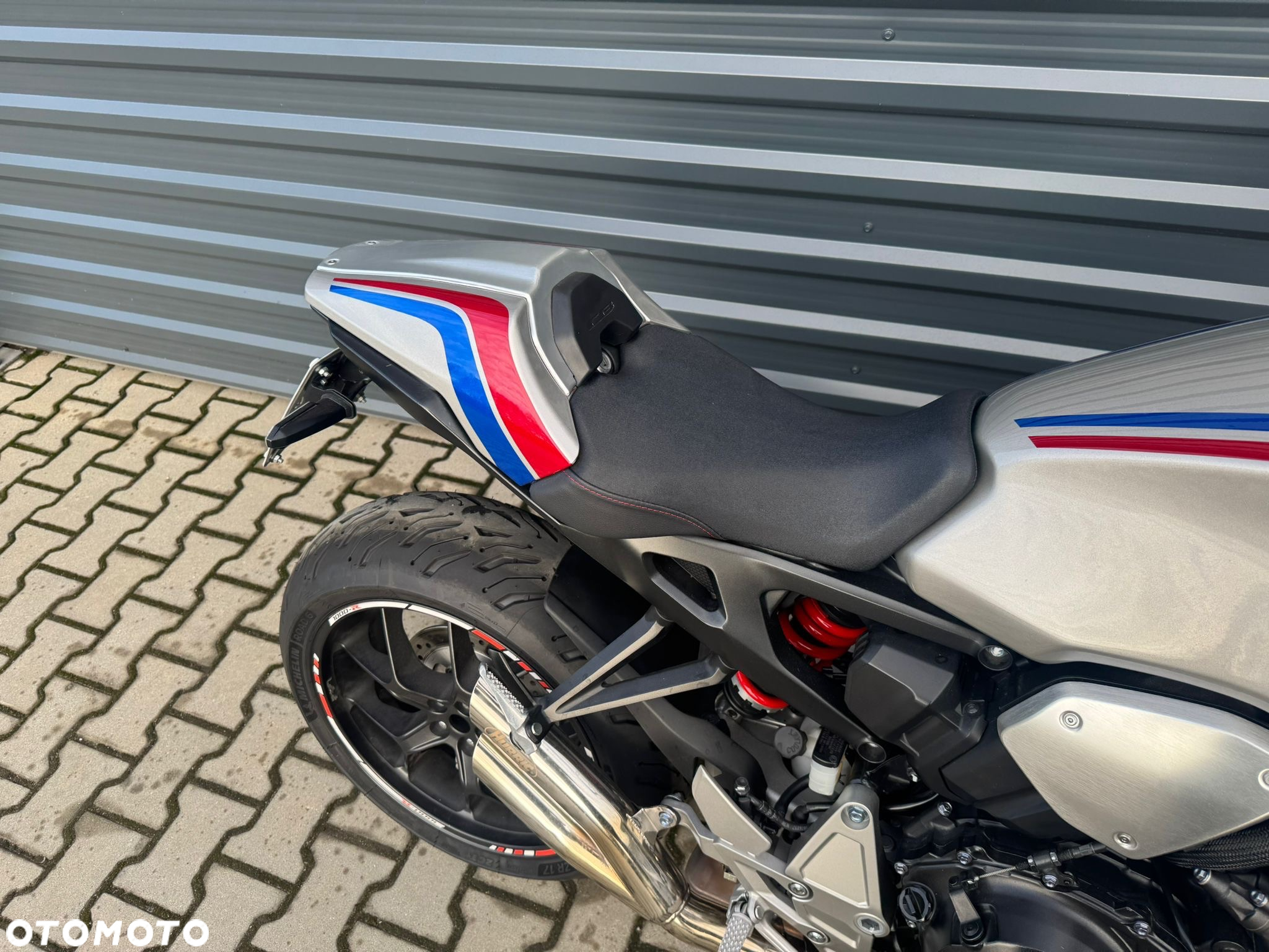 Honda CB - 12