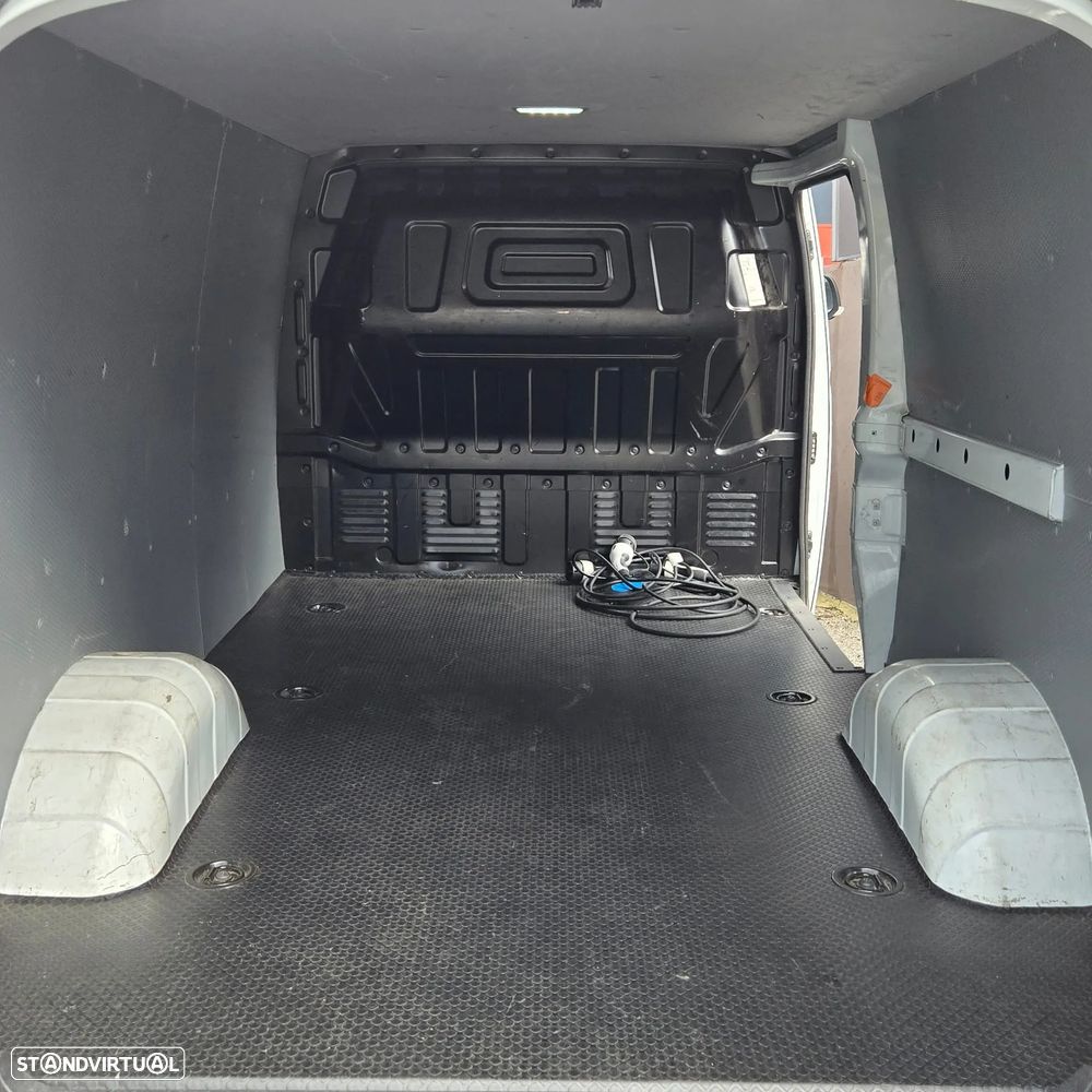 Maxus E-Deliver 3 L2H1 - 21