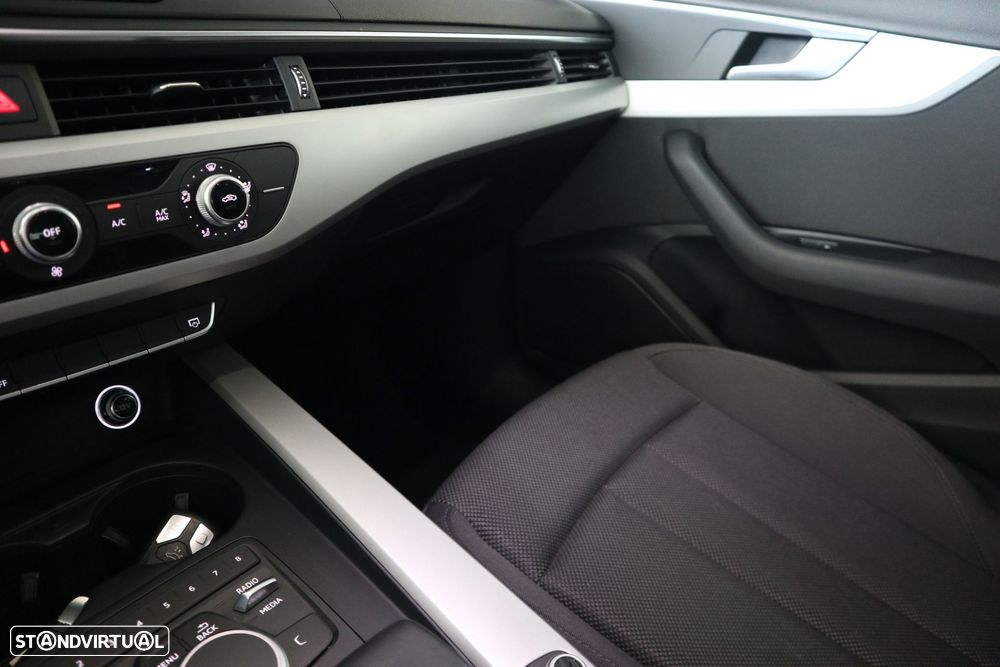 Audi A4 Avant 2.0 TDI S tronic - 42