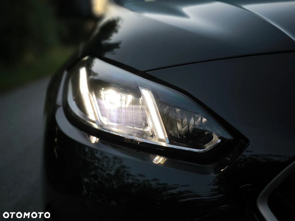 BMW Seria 2 220i mHEV - 22