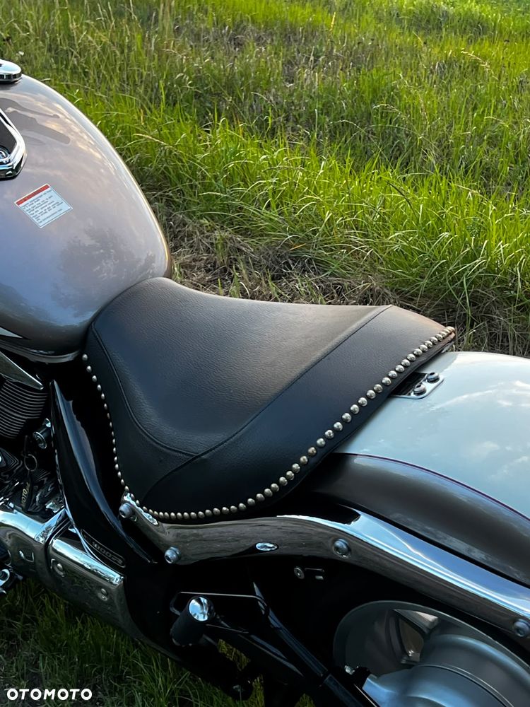 Suzuki Intruder - 27