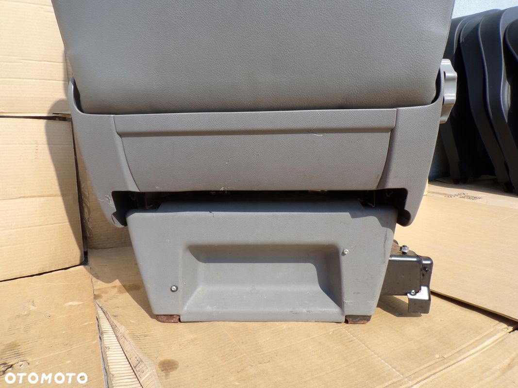 VW T5 Transporter fotel przedni przód KIEROWCY LEWY - 10
