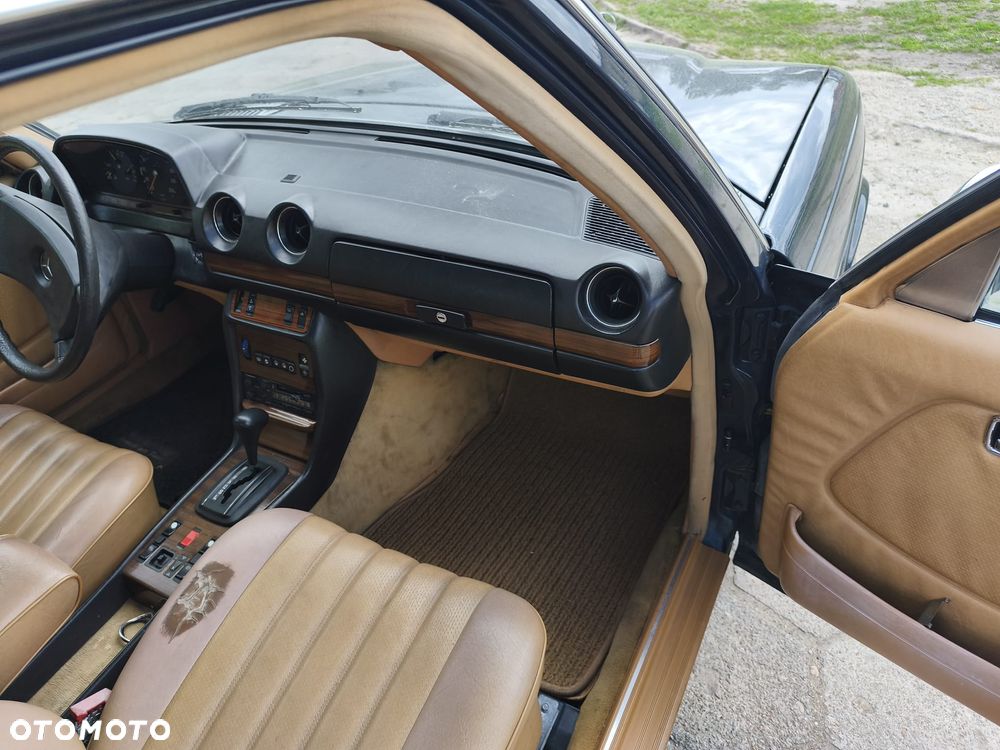 Mercedes-Benz W123 - 24