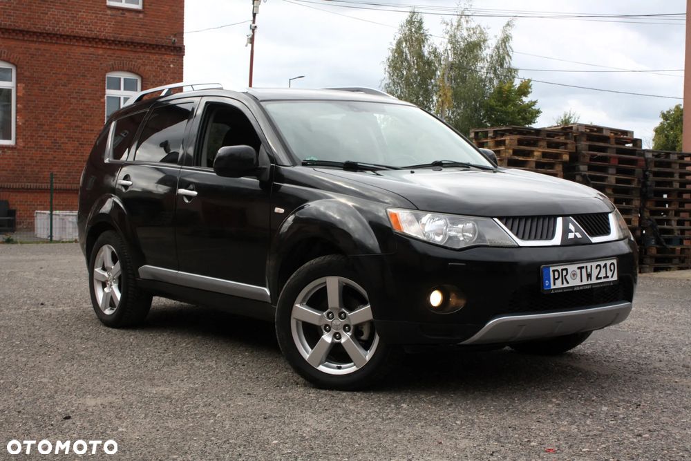 Mitsubishi Outlander - 2