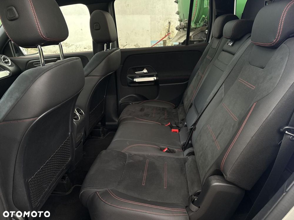 Mercedes-Benz GLB - 14