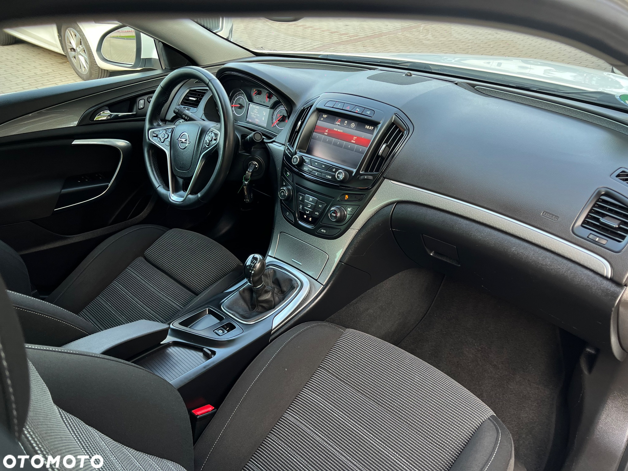 Opel Insignia 1.4 T Cosmo S&S - 29