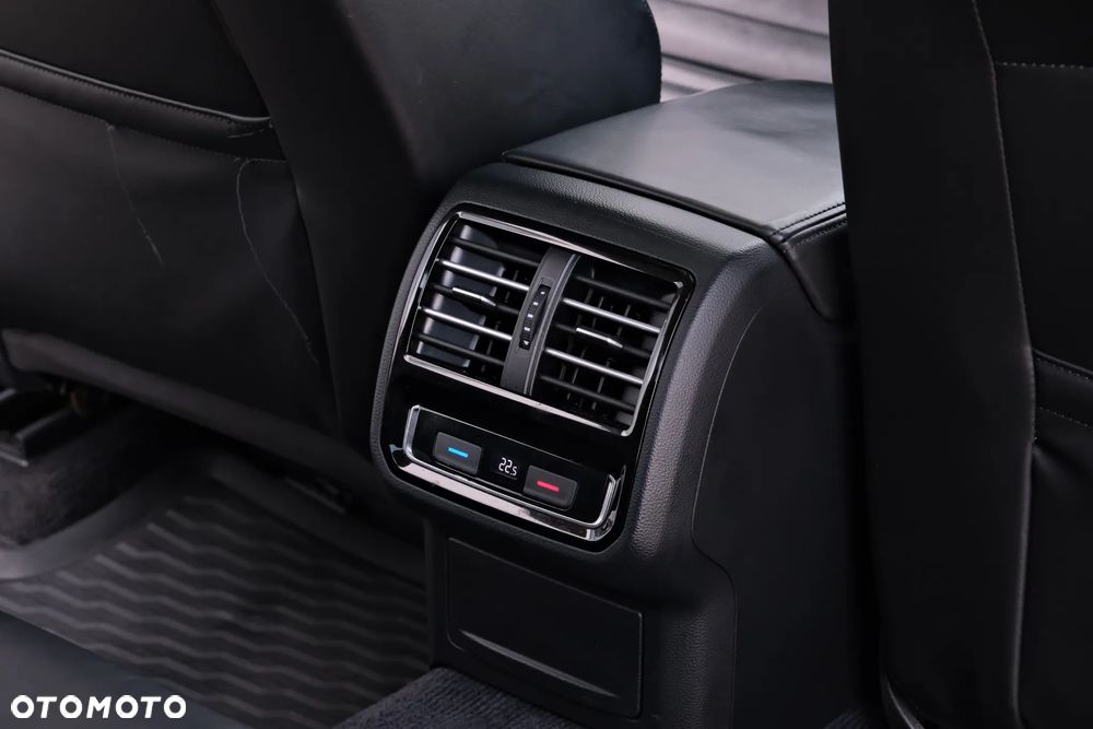 Volkswagen Passat - 30