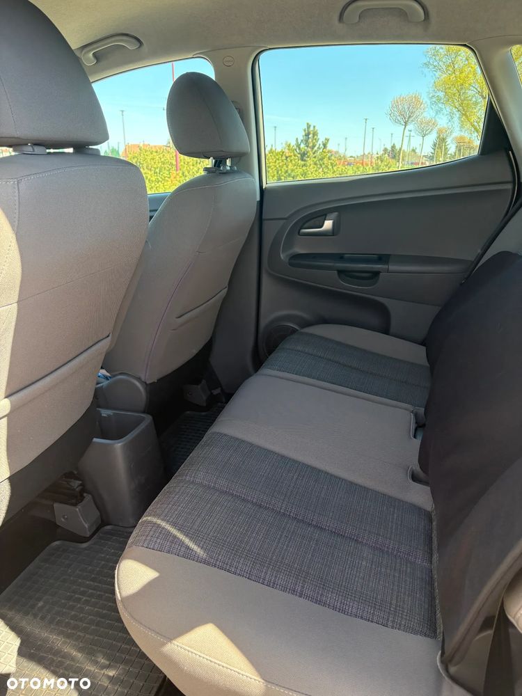 Kia Venga 1.6 L - 8