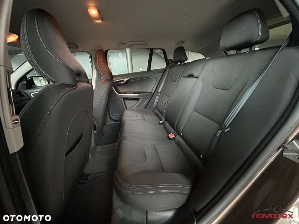 Volvo V60 Cross Country - 24