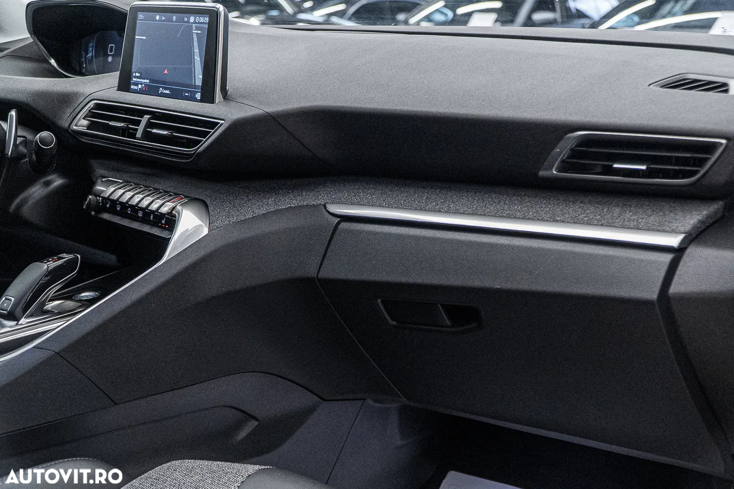 Peugeot 3008 1.2 PureTech Turbo S&S EAT8 Allure - 36