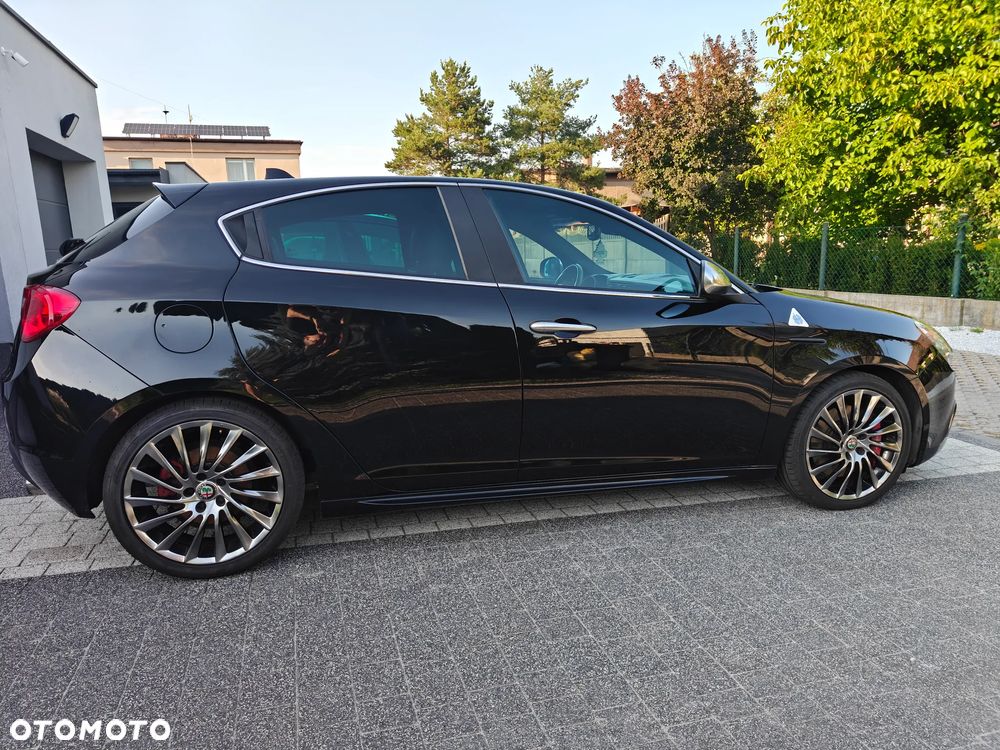 Alfa Romeo Giulietta 1750 TBi Quadrifoglio Verde - 2