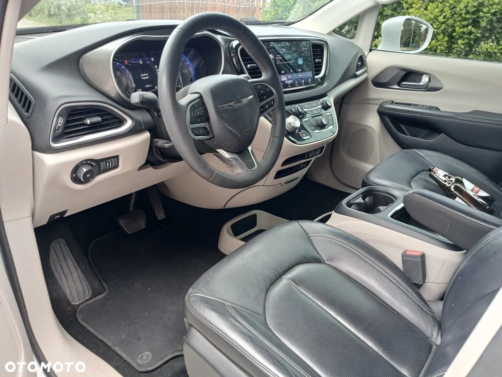 Chrysler Pacifica - 29