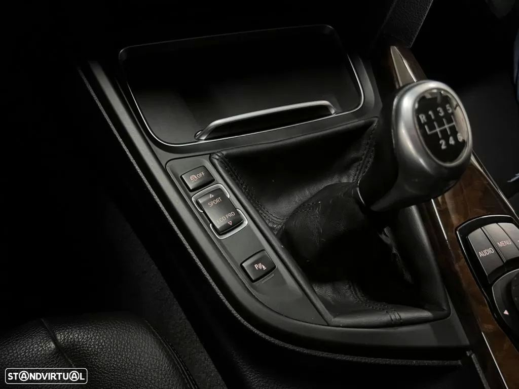 BMW 320 d Line Luxury Purity - 27