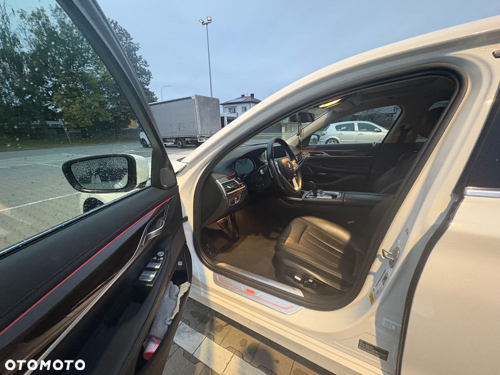BMW Seria 7 740i - 18