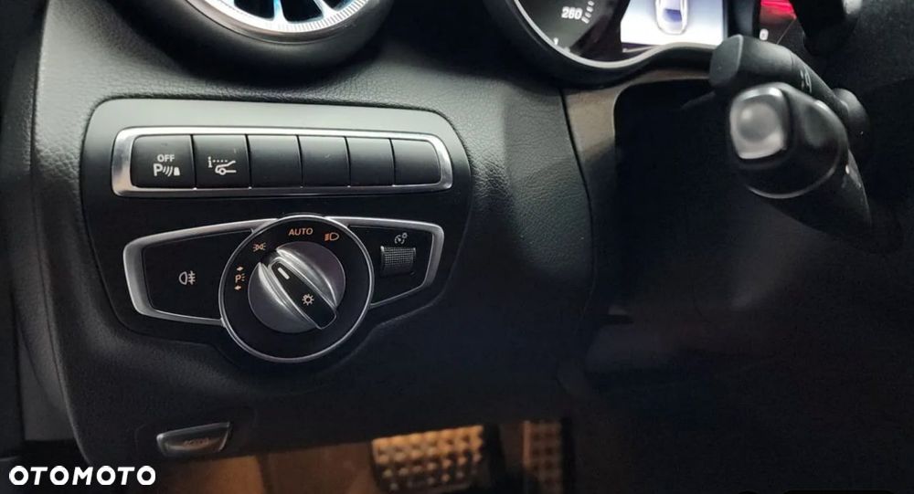 Mercedes-Benz Klasa C 200 4Matic 9G-TRONIC AMG Line - 12