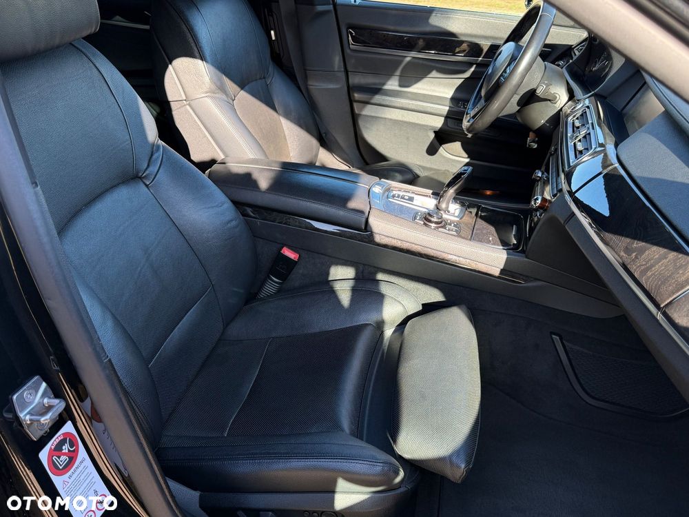BMW Seria 7 - 18