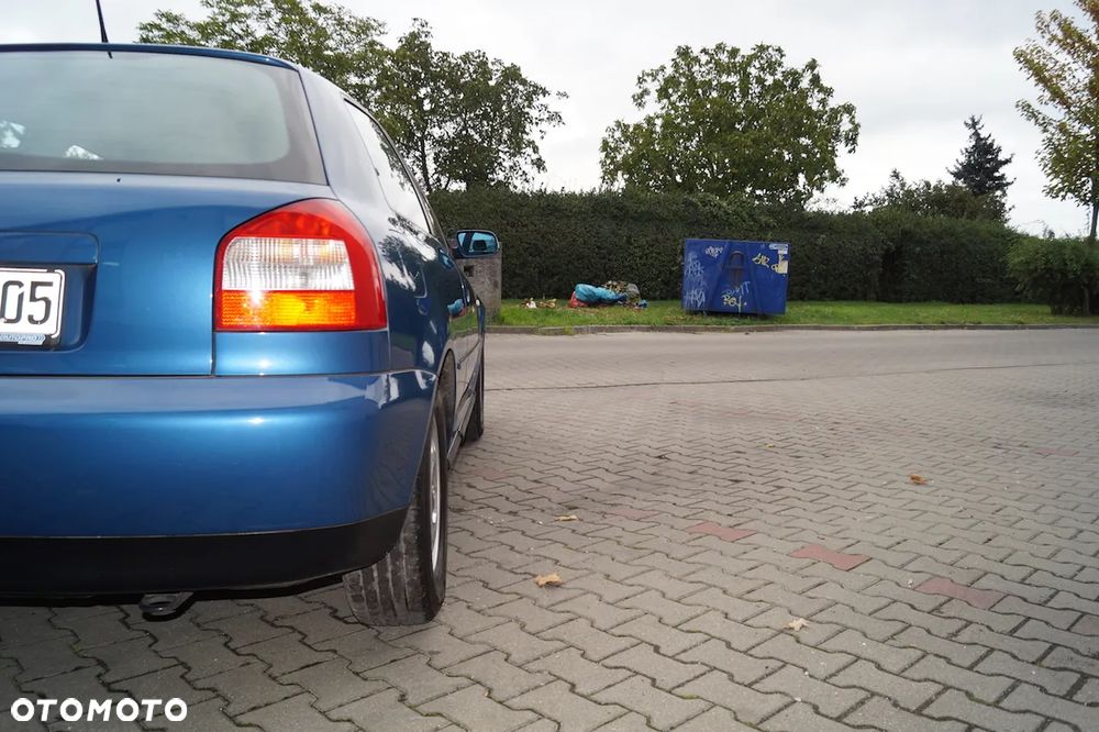 Audi A3 3-drzwiowe 1.6 Ambition - 21