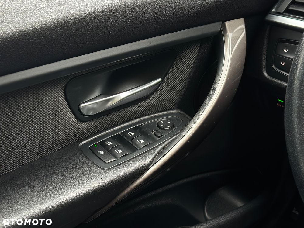 BMW Seria 3 318d Modern Line - 30