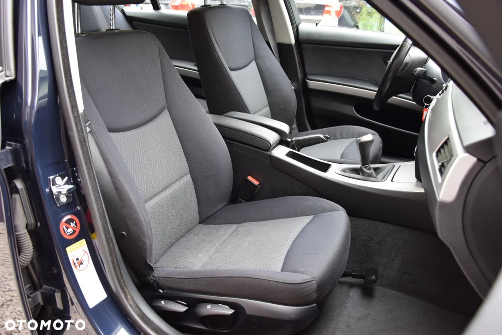 BMW Seria 3 318i - 23