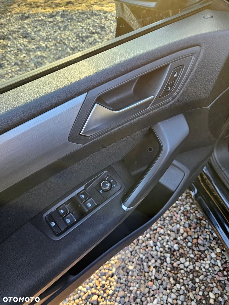 Volkswagen Touran 2.0 TDI SCR Comfortline - 21