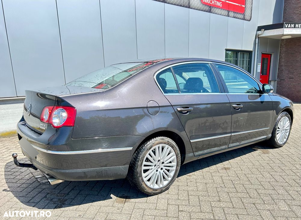 Volkswagen Passat Variant 3.2 V6 FSI 4Motion DSG Highline - 4