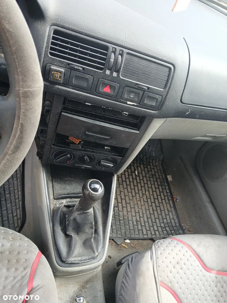 VOLKSWAGEN BORA LB7Z  fotel fotele kanapa deska kokpit podsufitka boczek boczki klamka - 5