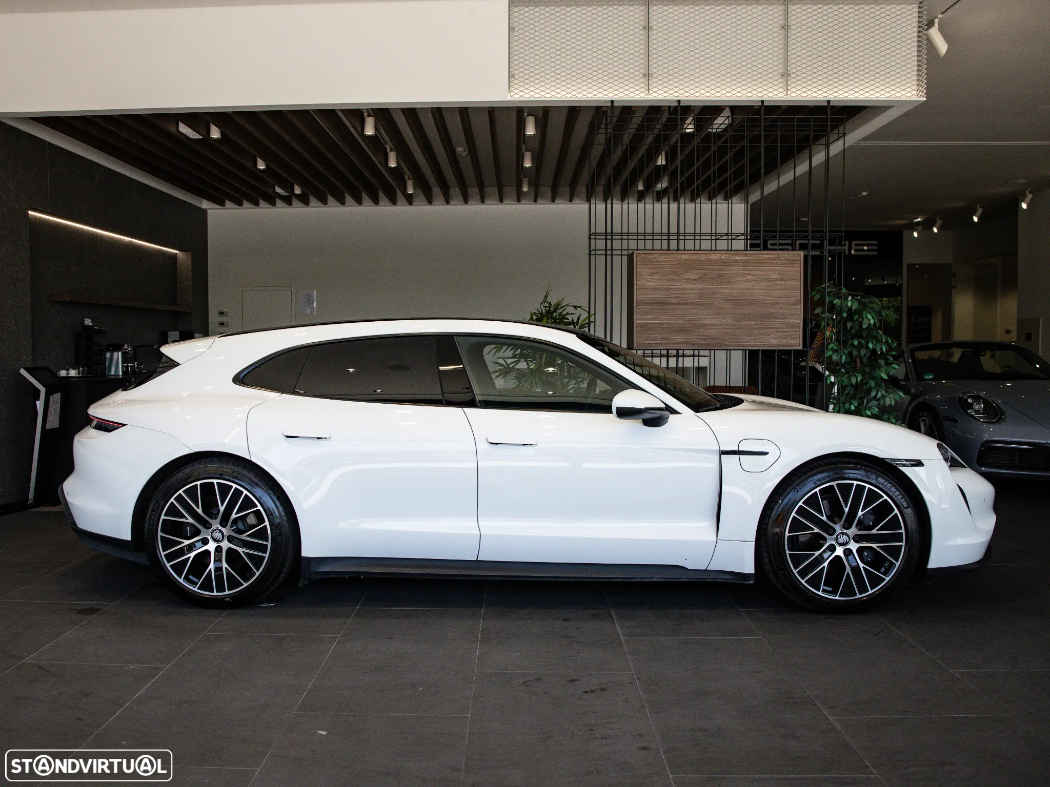 Porsche Taycan Sport Turismo Standard - 2