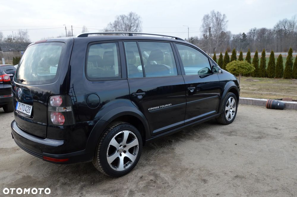 Volkswagen Touran 2.0 TDI DPF Cross - 17
