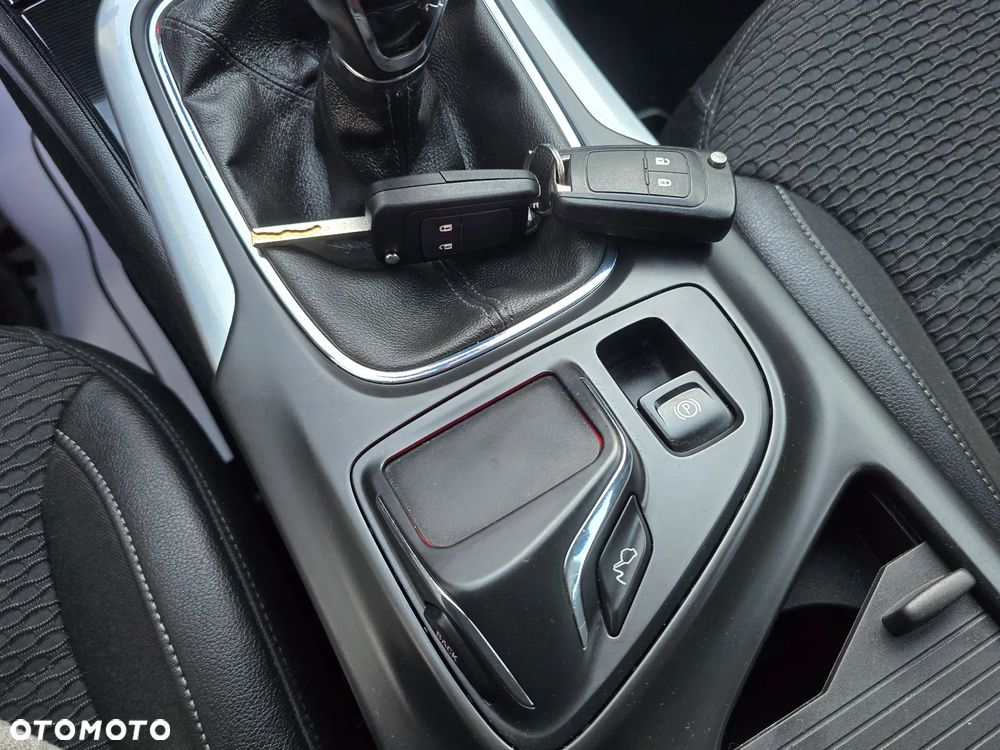 Opel Insignia 1.6 T Cosmo S&S - 32