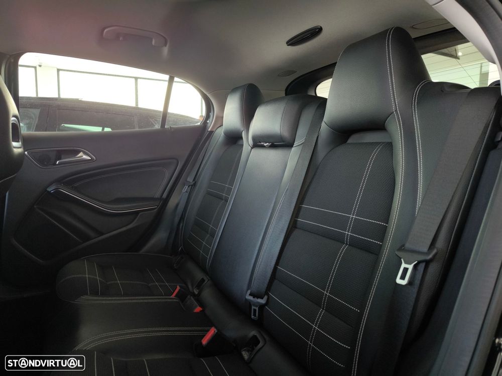 Mercedes-Benz GLA 180 d Urban - 12