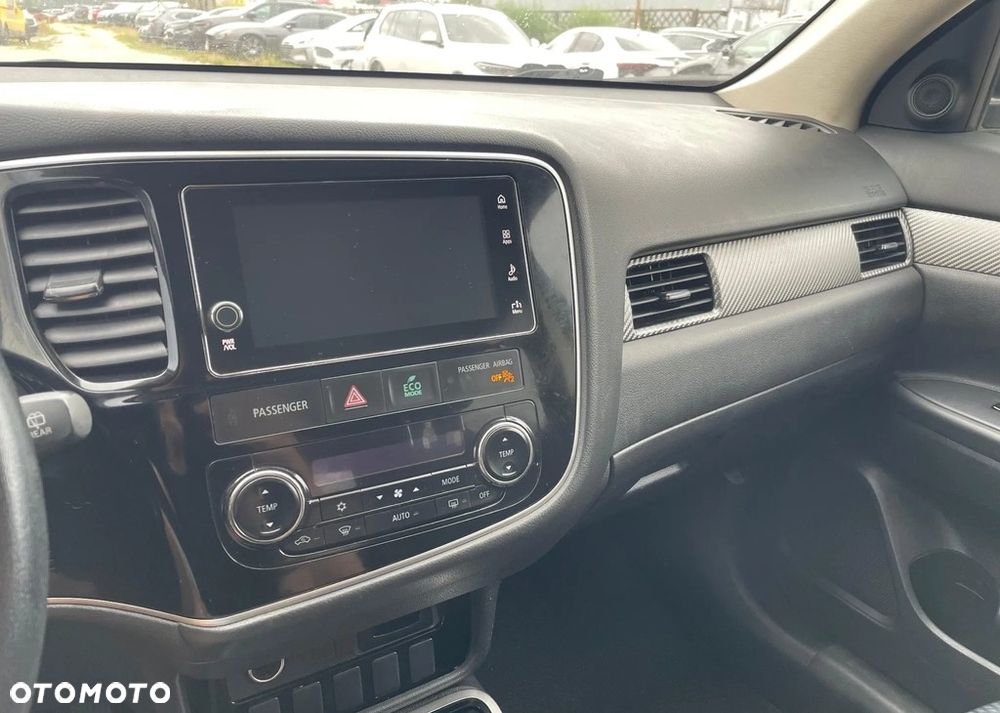 Mitsubishi Outlander 2.4 4WD CVT Instyle - 13