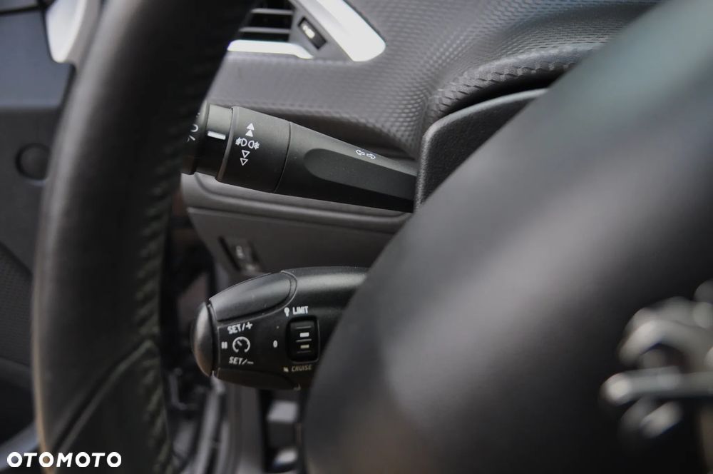 Peugeot 2008 BlueHDi 100 STOP & START Allure - 15