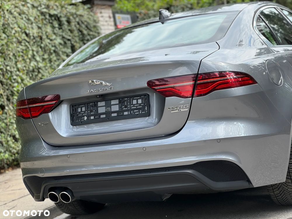 Jaguar XE D180 R-Dynamic S - 16
