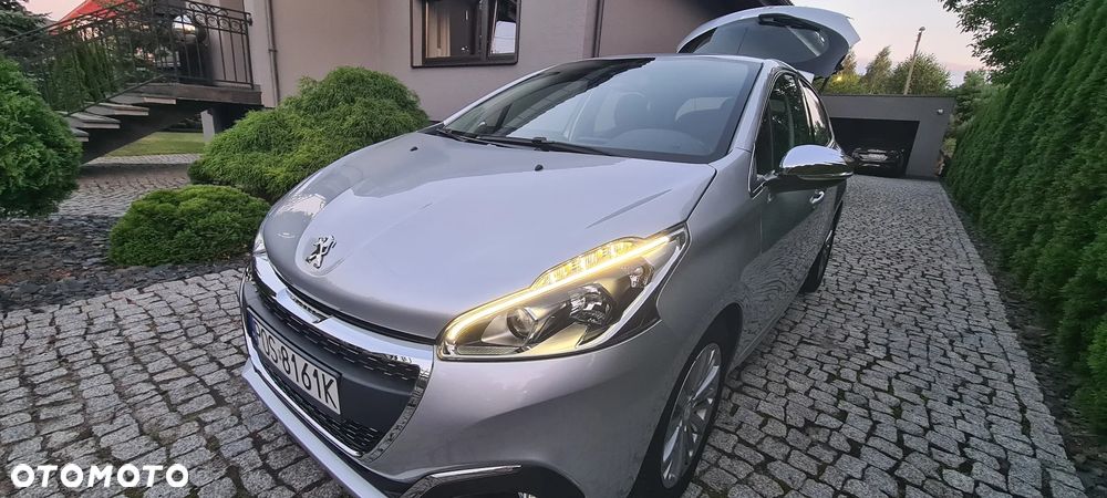 Peugeot 208 1.2 PureTech GPF Signature S&S EAT6 - 8