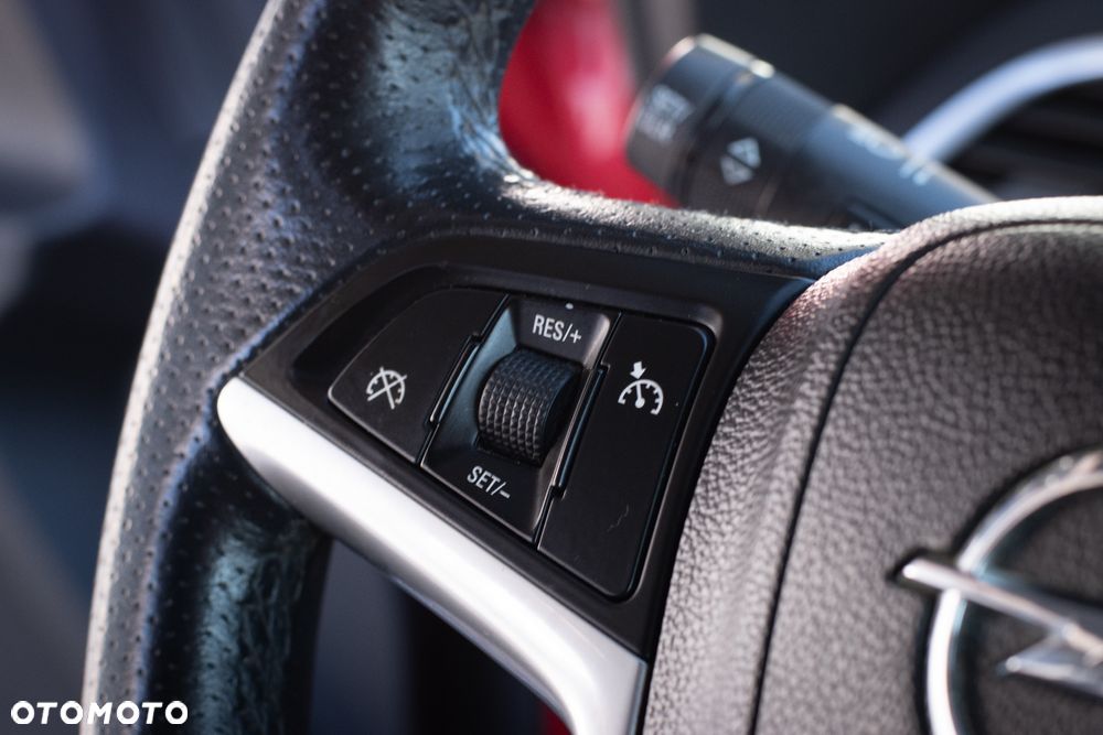 Opel Astra 1.6 T Cosmo - 23