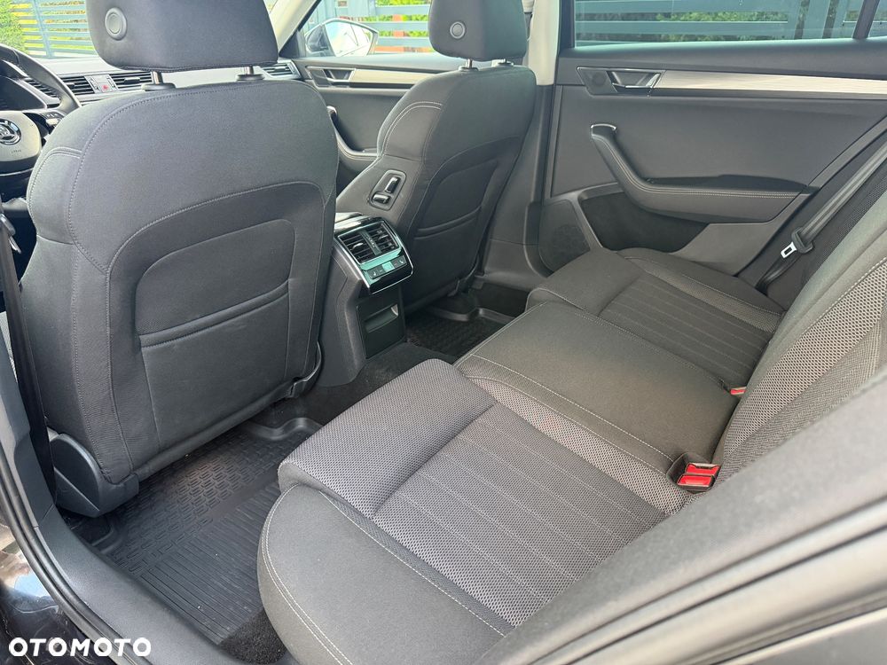 Skoda Superb 2.0 TDI SCR Style DSG - 38