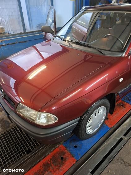 Opel Astra 1.4 GL - 11