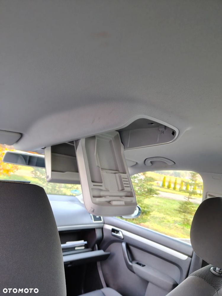 Volkswagen Touran 2.0 TDI DPF STYLE - 22