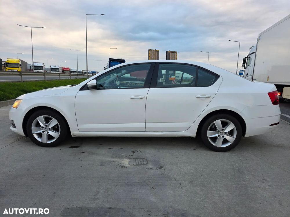 Skoda Octavia 1.6 TDI DSG Ambition - 4