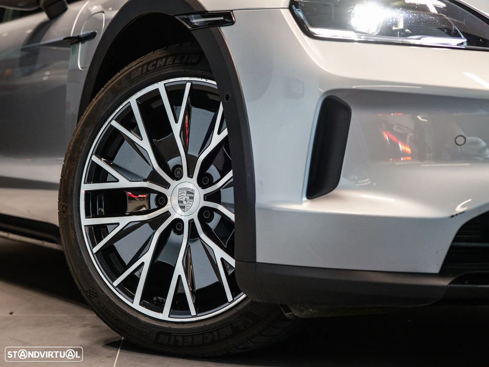 Porsche Taycan Cross Turismo 4 - 17