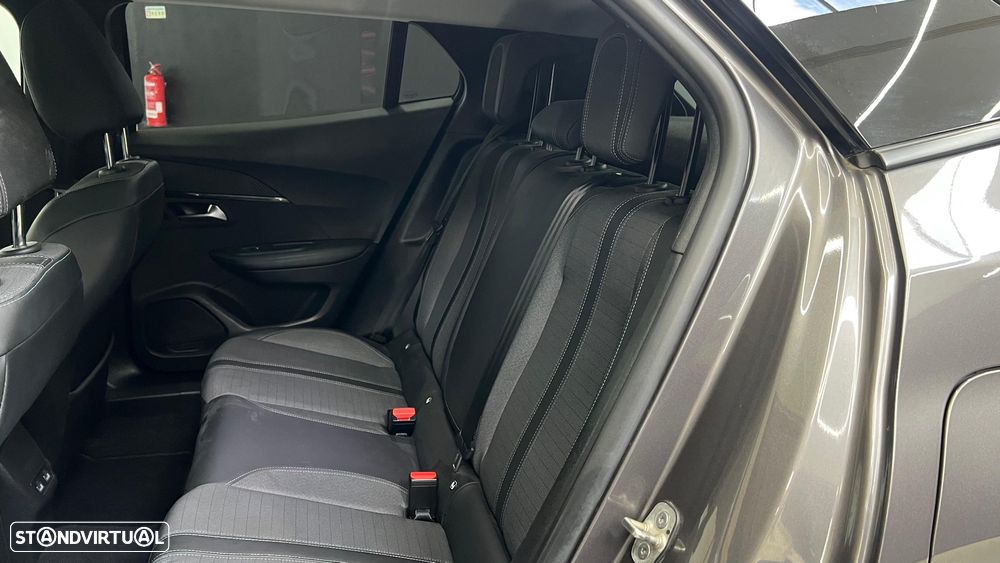 Peugeot 2008 1.2 PureTech Allure Pack EAT8 - 17