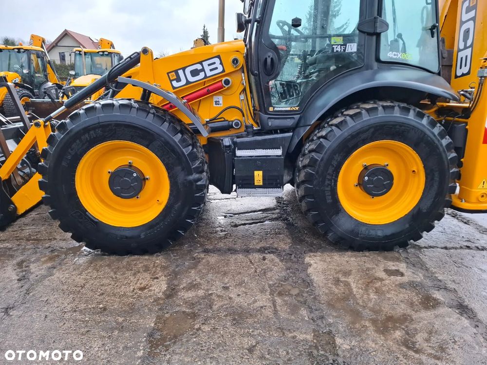 JCB 4CX - 33