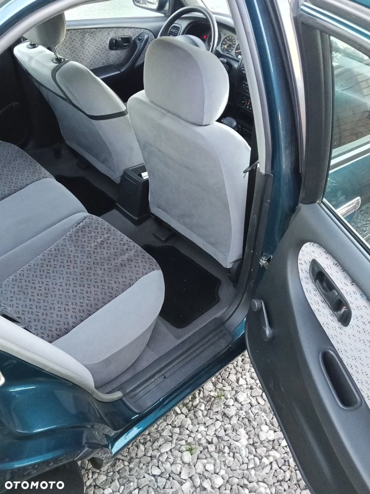 Nissan Primera 2.0 Ambiente - 38