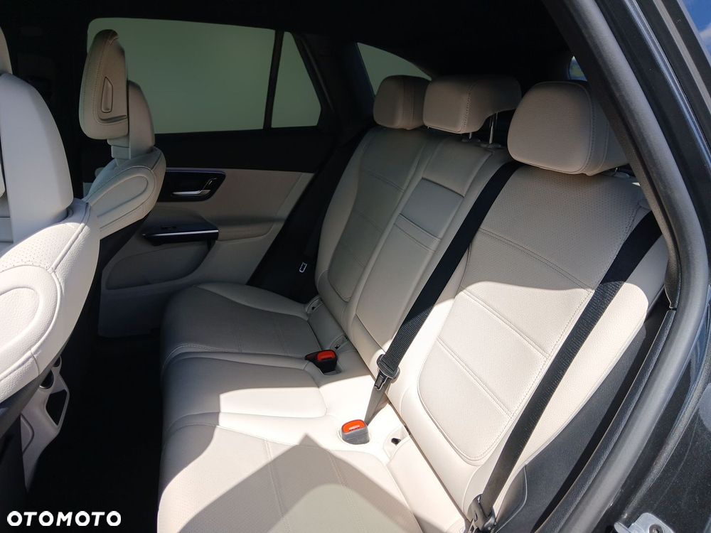Mercedes-Benz GLC 300 e 4Matic 9G-TRONIC Avantgarde Advanced - 13