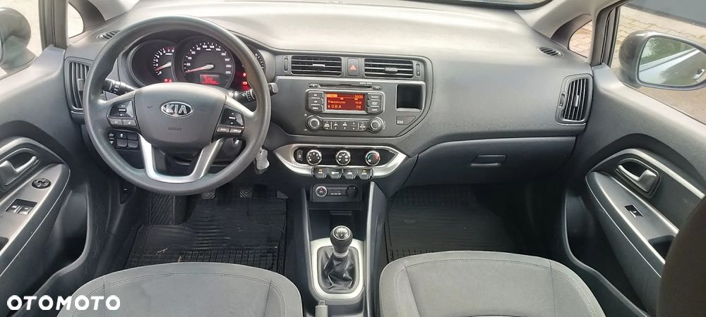 Kia Rio 1.2 L - 6