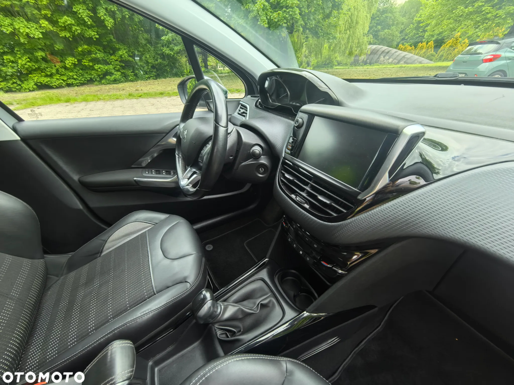 Peugeot 2008 1.2 VTi Allure - 36